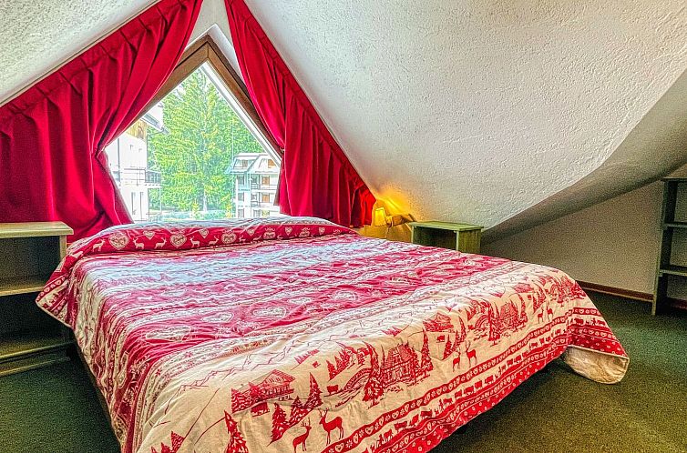 Appartement Drei-Zimmer-Dachgeschosswohnung 6 p.l. Villa Fre