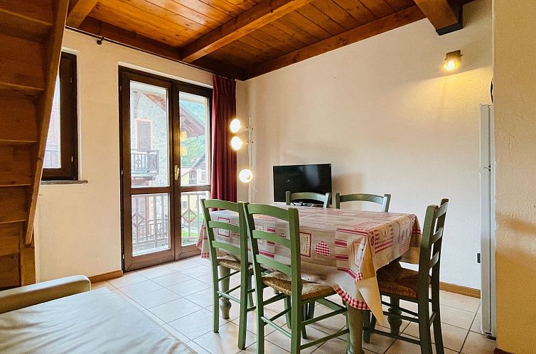 Appartement Zwei-Zimmer-Wohnung im Dachgeschoss 4 p. l. Vill