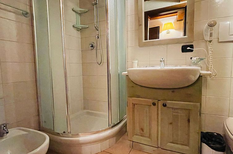 Appartement Zwei-Zimmer-Wohnung im Dachgeschoss 4 p. l. Vill