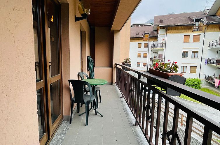 Appartement Zwei-Zimmer-Wohnung im Dachgeschoss 5 p. l. Vill