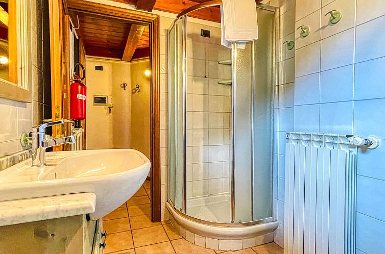 Appartement Zwei-Zimmer-Wohnung im Dachgeschoss 5 p. l. Vill