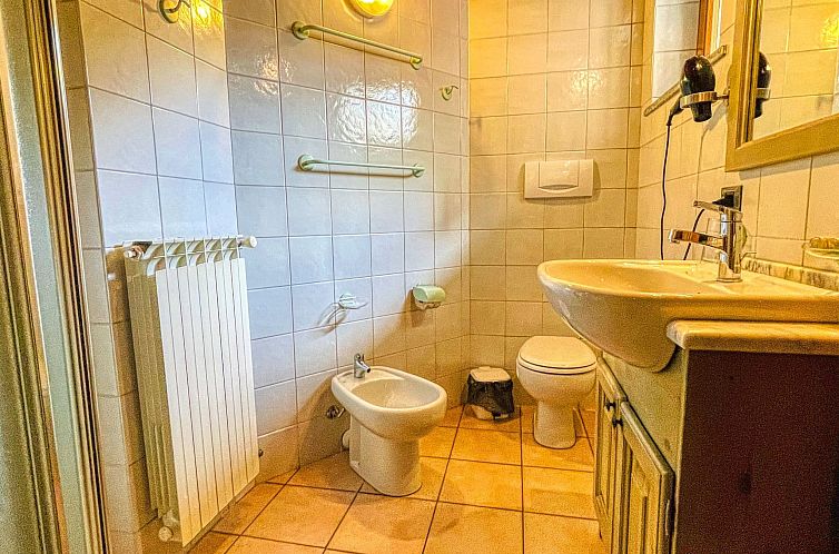 Appartement Zwei-Zimmer-Wohnung im Dachgeschoss 5 p. l. Vill