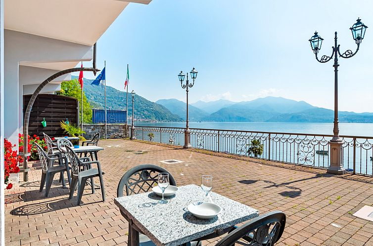LAGO MAGGIORE - APPARTAMENTO Balcony & Patio VISTA FRONTE LA