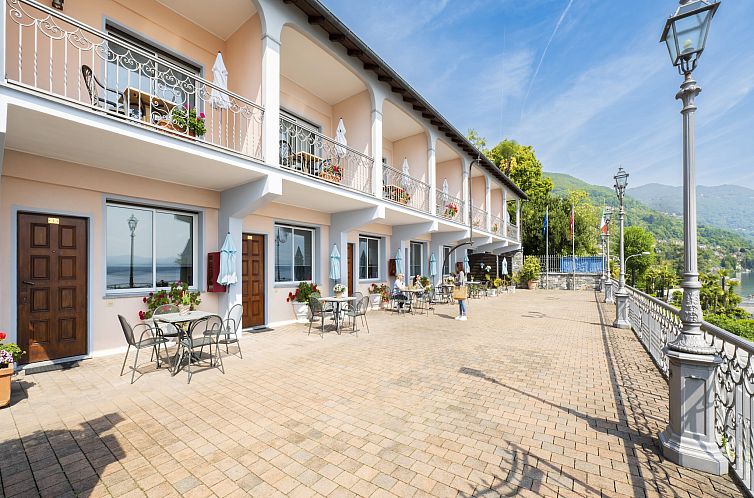 LAGO MAGGIORE - APPARTAMENTO Balcony & Patio VISTA FRONTE LA
