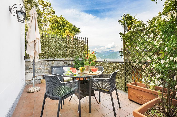 LAGO MAGGIORE - APPARTAMENTO Balcony & Patio VISTA FRONTE LA