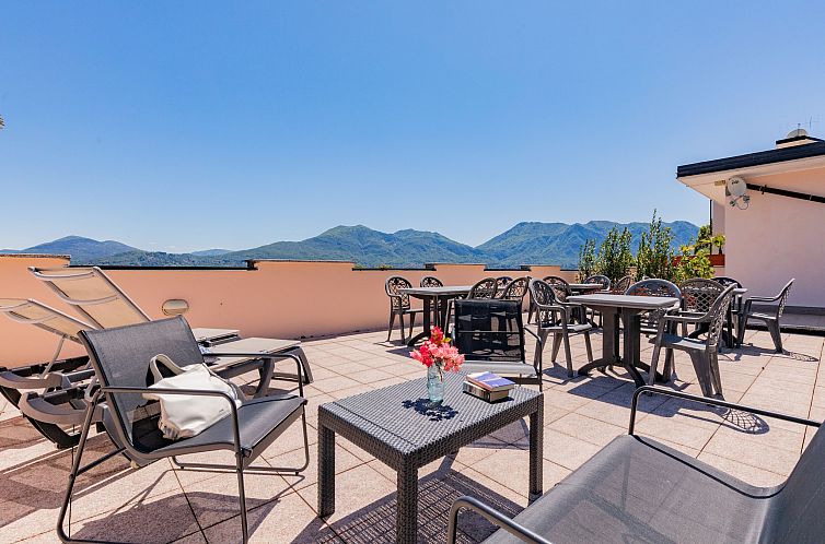 LAGO MAGGIORE - APPARTAMENTO Balcony & Patio VISTA FRONTE LA