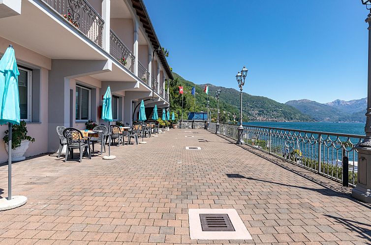 LAGO MAGGIORE - APPARTAMENTO Balcony & Patio VISTA FRONTE LA