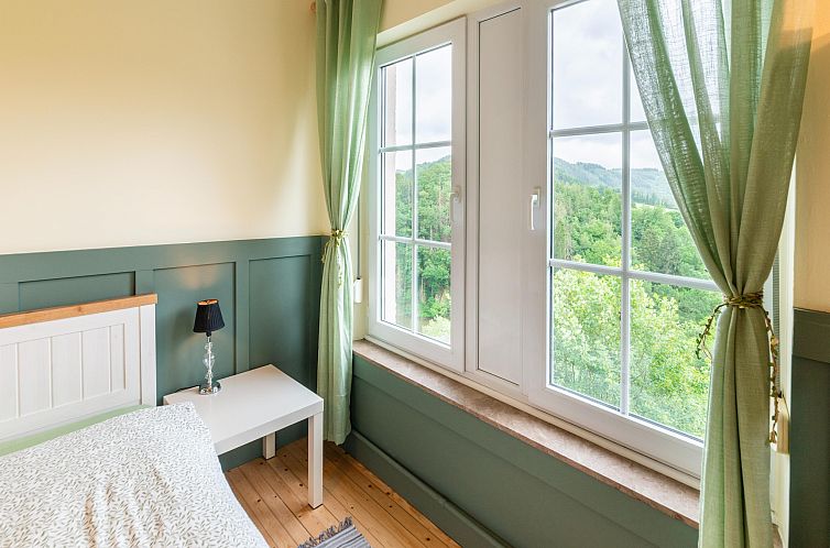 Au pied du château de Bouillon
