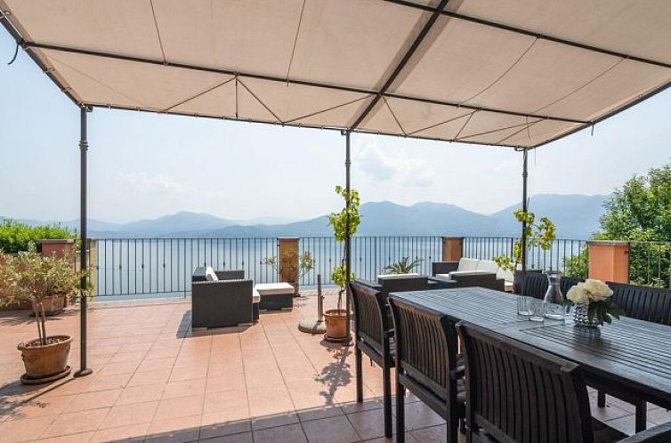 Vrijstaande woning in Oggebbio