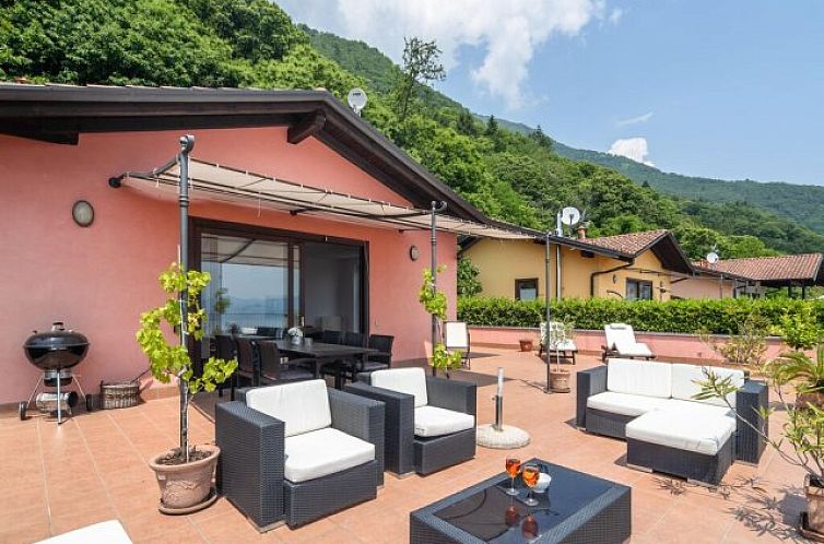 Vrijstaande woning in Oggebbio