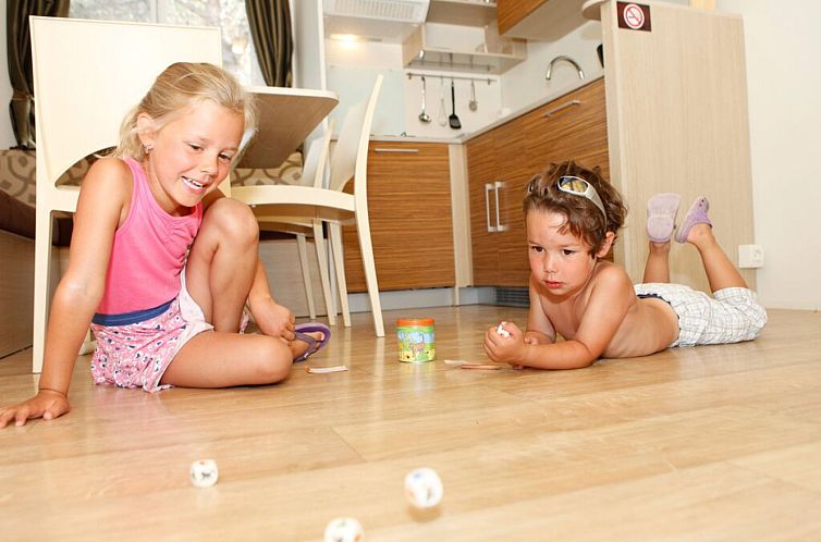 SunLodge Redwood Premium