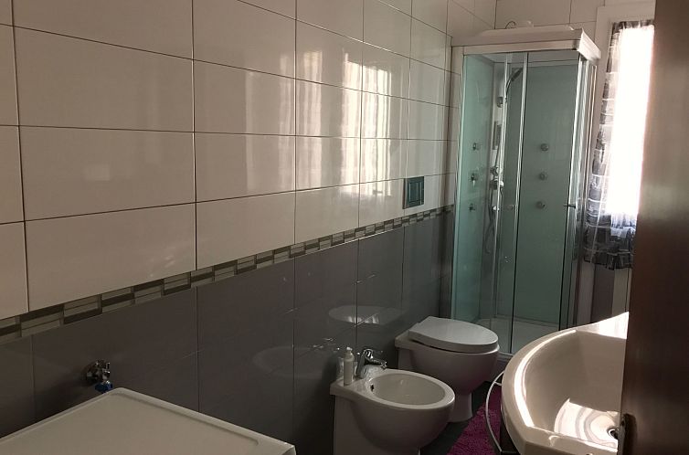 Appartement mit Balkon