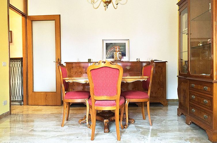 Appartement mit Balkon