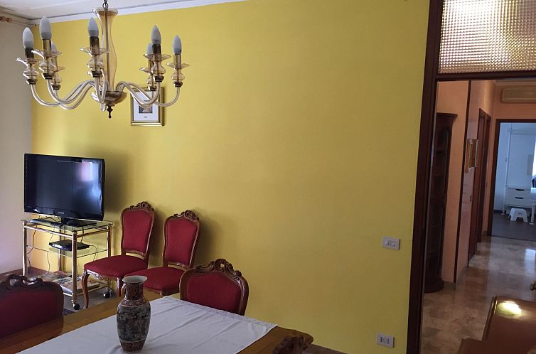 Appartement mit Balkon