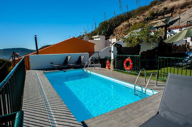 Casa Cueva Las Margaritas