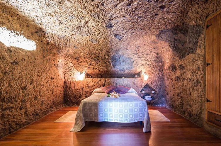 Casa Cueva Las Margaritas