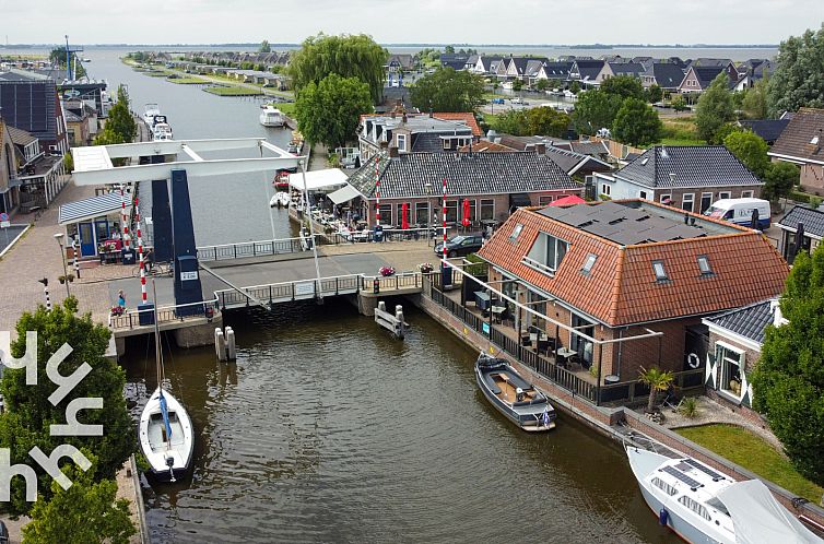 Sfeervol en ruim ingericht 10 persoons vakantiehuis aan het