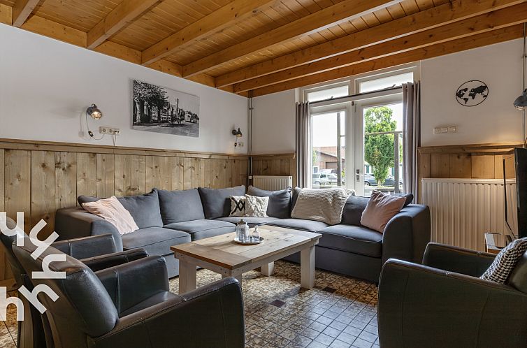 Sfeervol en ruim ingericht 10 persoons vakantiehuis aan het