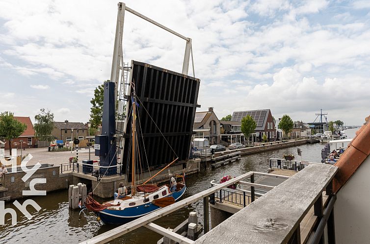 Sfeervol en ruim ingericht 10 persoons vakantiehuis aan het