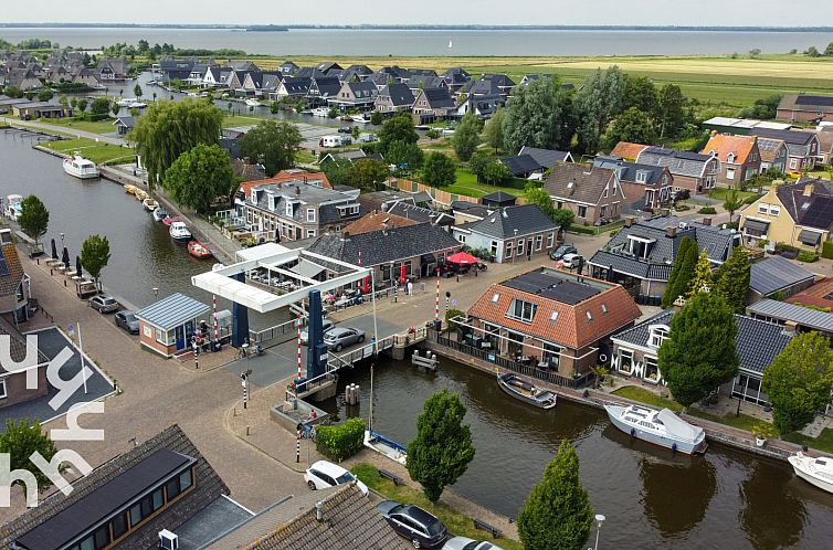 Sfeervol en ruim ingericht 10 persoons vakantiehuis aan het