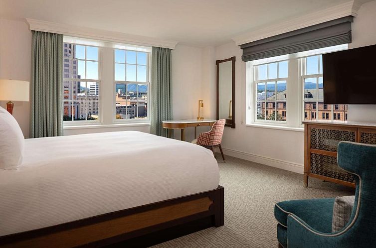 Hotel Roanoke & Conference Center, Curio Collection by Hilto