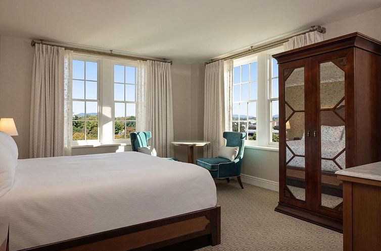 Hotel Roanoke & Conference Center, Curio Collection by Hilto