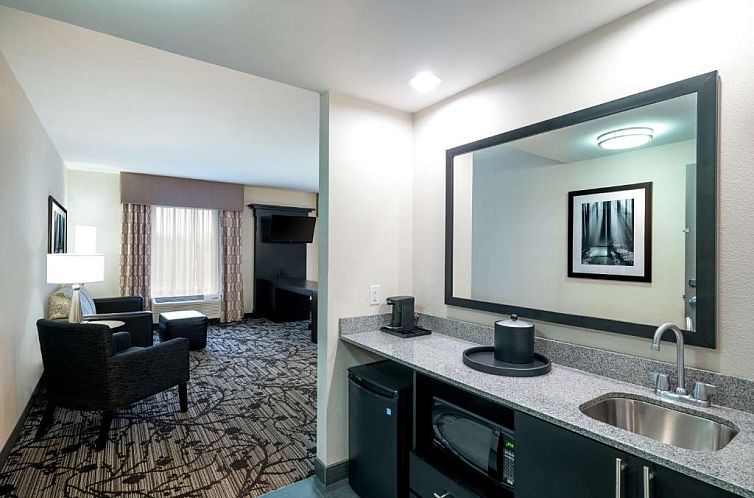 Hampton Inn and Suites Roanoke Airport/Valley View Mall