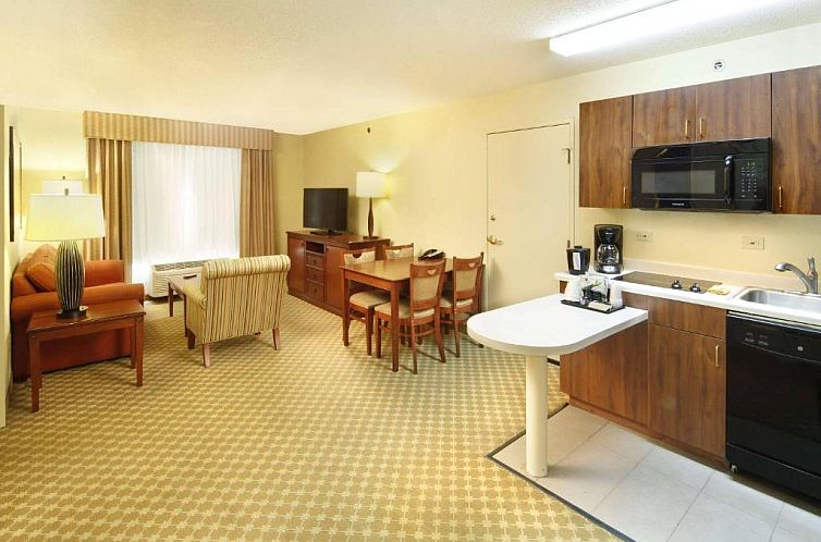 Country Inn & Suites by Radisson, Crystal Lake, IL