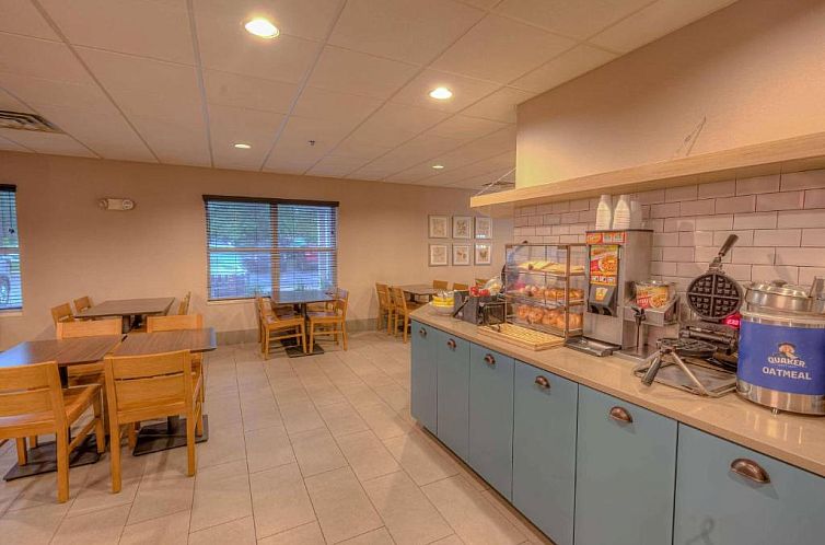 Country Inn & Suites by Radisson, Crystal Lake, IL