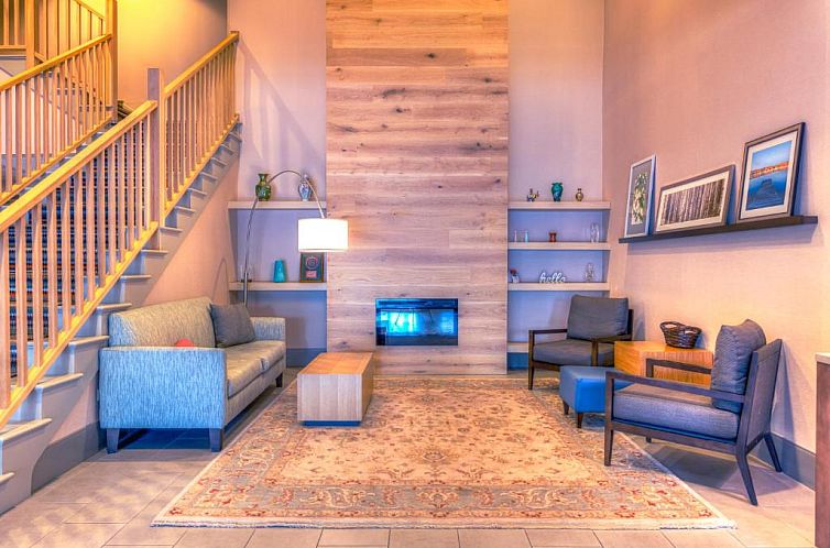 Country Inn & Suites by Radisson, Crystal Lake, IL