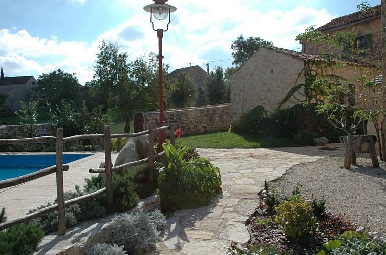 Appartement Renovierte Ferienwohnung in Karlovići mit Terra