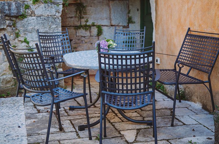 Appartement Renovierte Ferienwohnung in Karlovići mit Terra