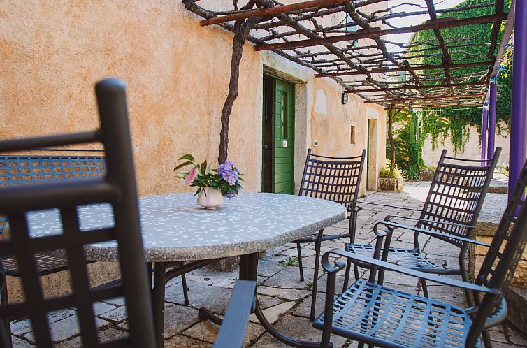 Appartement Renovierte Ferienwohnung in Karlovići mit Terra