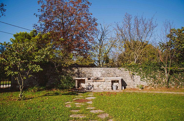 Vakantiehuis Freistehendes Ferienhaus in Karlovići mit Gart