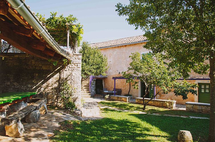 Vakantiehuis Freistehendes Ferienhaus in Karlovići mit Gart