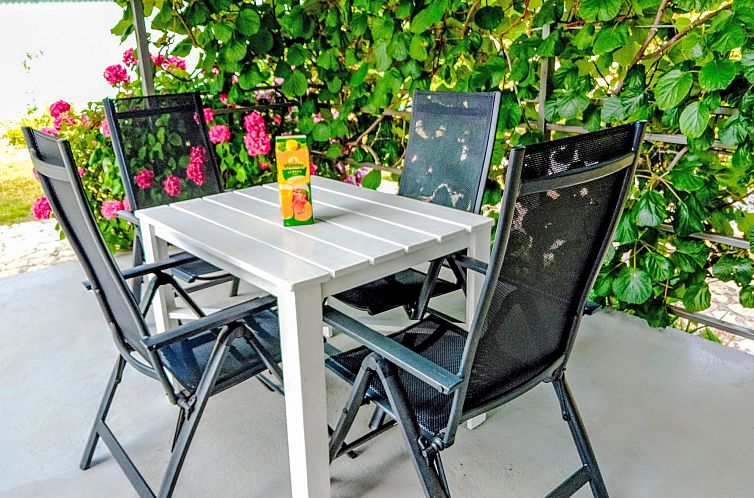 Appartement Anwesen "Krasno" mit Terrasse