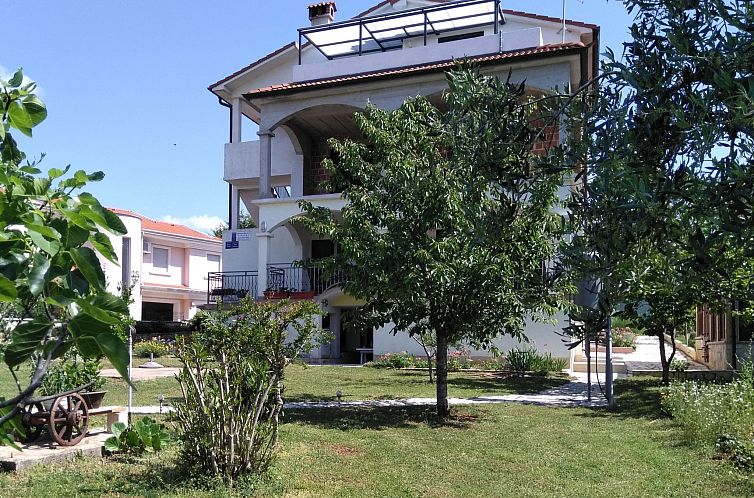 Appartement Anwesen "Krasno" mit Terrasse