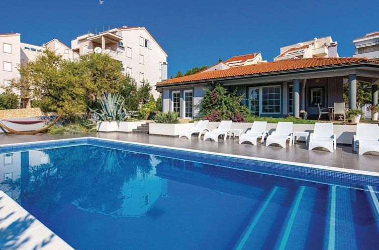 Vakantiehuis Holiday Home Antonija with Private pool