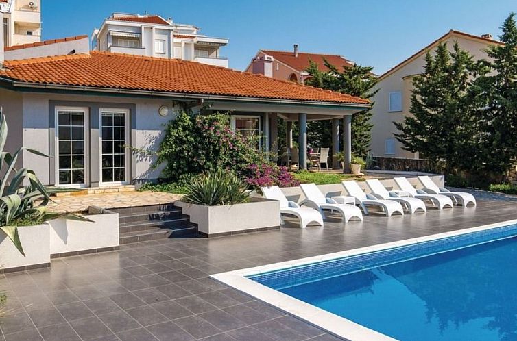 Vakantiehuis Holiday Home Antonija with Private pool