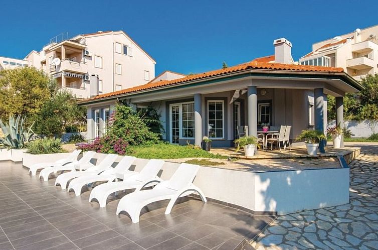 Vakantiehuis Holiday Home Antonija with Private pool