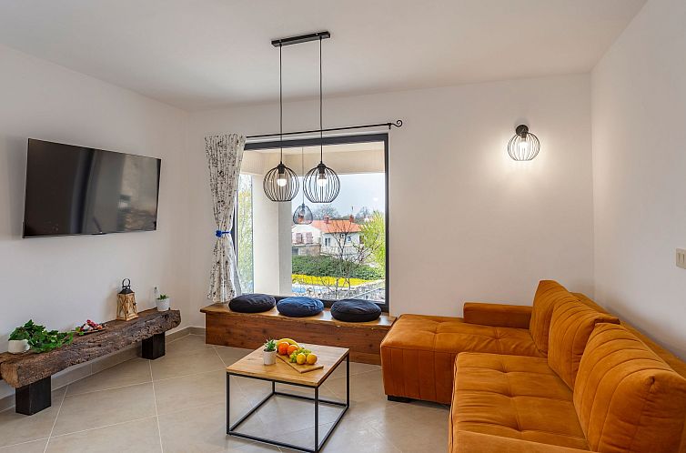 Vakantiehuis Schönes Ferienhaus in Modrusani mit Großem Ga