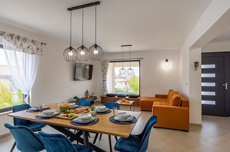 Vakantiehuis Schönes Ferienhaus in Modrusani mit Großem Ga