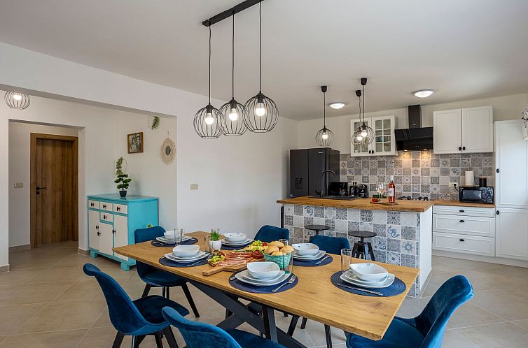 Vakantiehuis Schönes Ferienhaus in Modrusani mit Großem Ga