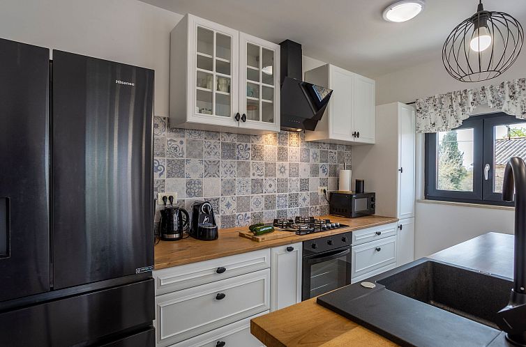 Vakantiehuis Schönes Ferienhaus in Modrusani mit Großem Ga