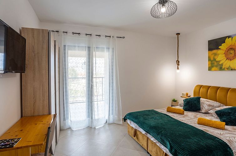 Vakantiehuis Schönes Ferienhaus in Modrusani mit Großem Ga