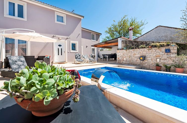 Vakantiehuis Neues Ferienhaus Nina in der Nähe von Rovinj