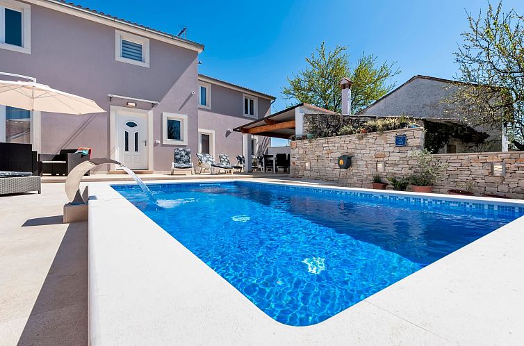 Vakantiehuis Neues Ferienhaus Nina in der Nähe von Rovinj