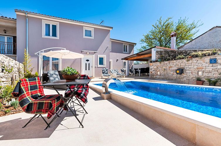 Vakantiehuis Neues Ferienhaus Nina in der Nähe von Rovinj