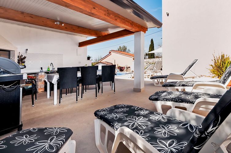 Vakantiehuis Neues Ferienhaus Nina in der Nähe von Rovinj