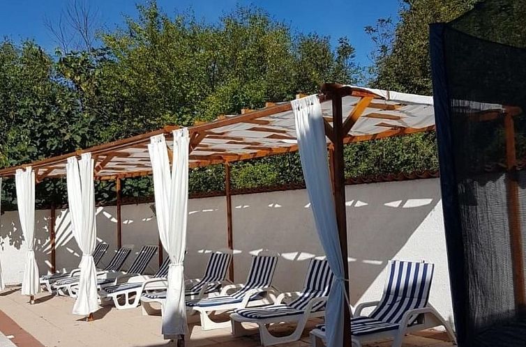 Vakantiehuis Wunderschönes Ferienhaus in Cere mit Privatem 